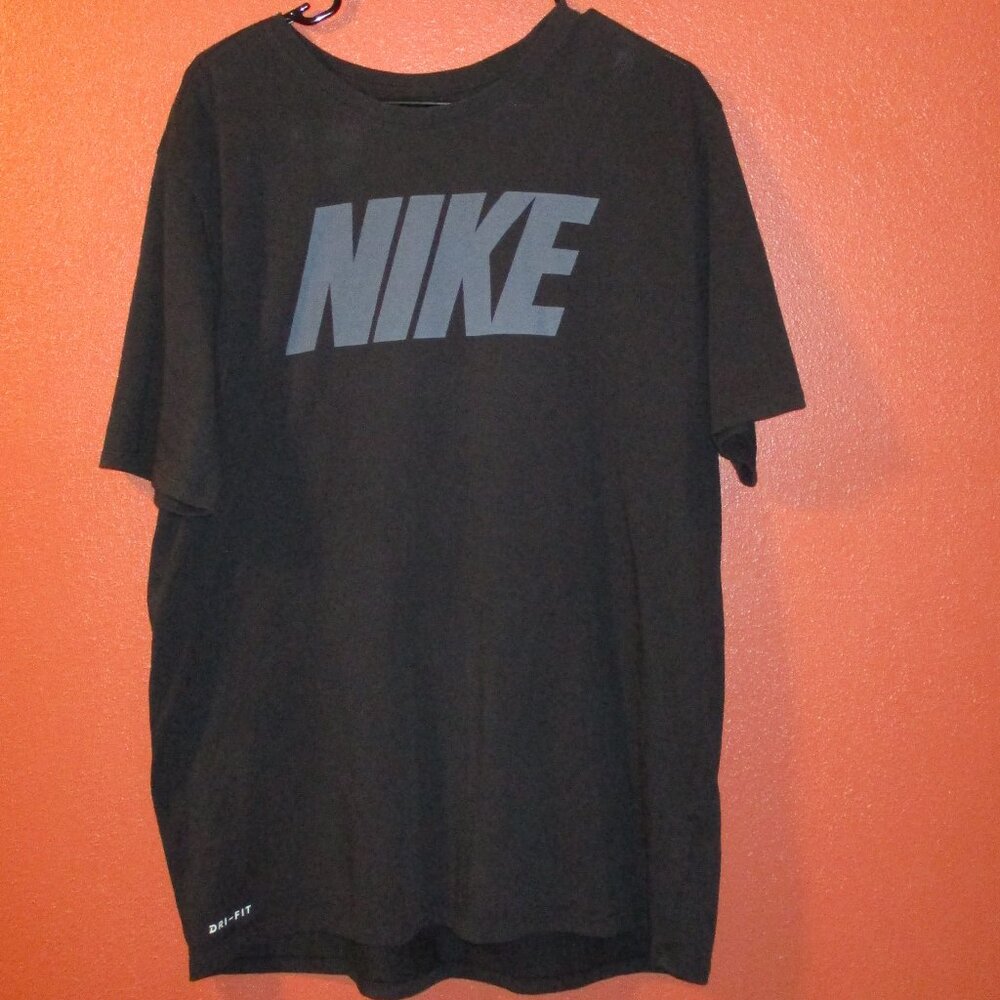 Nike Shirt Men X Large Black Gray Outdoors Athletic Short Sleeve Sports Shirt